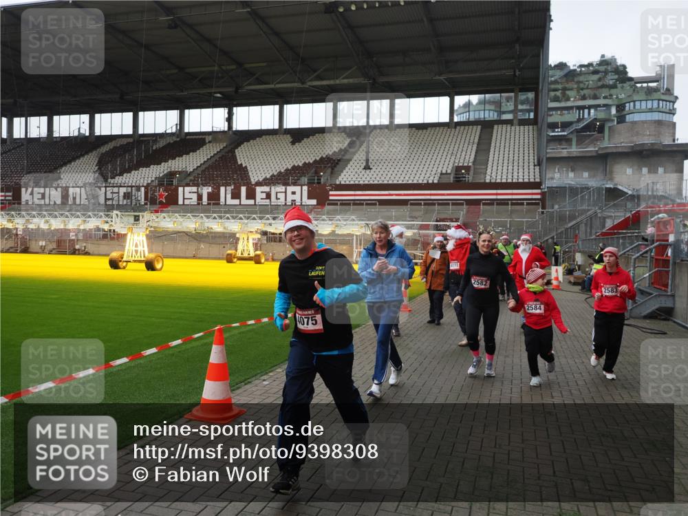 07.12.2025 - St. Pauli X-Mass-Run No. 15 Fabian Wolf http://msf.ph/oto/9398308 07.12.2025 10:50:29 Ziel 2250, 2460, 2582, 2583, 2584, 3287, 3291, 3368, 4075, 4110, 4111, 4756, 4757, 4759 meine-sportfotos.de