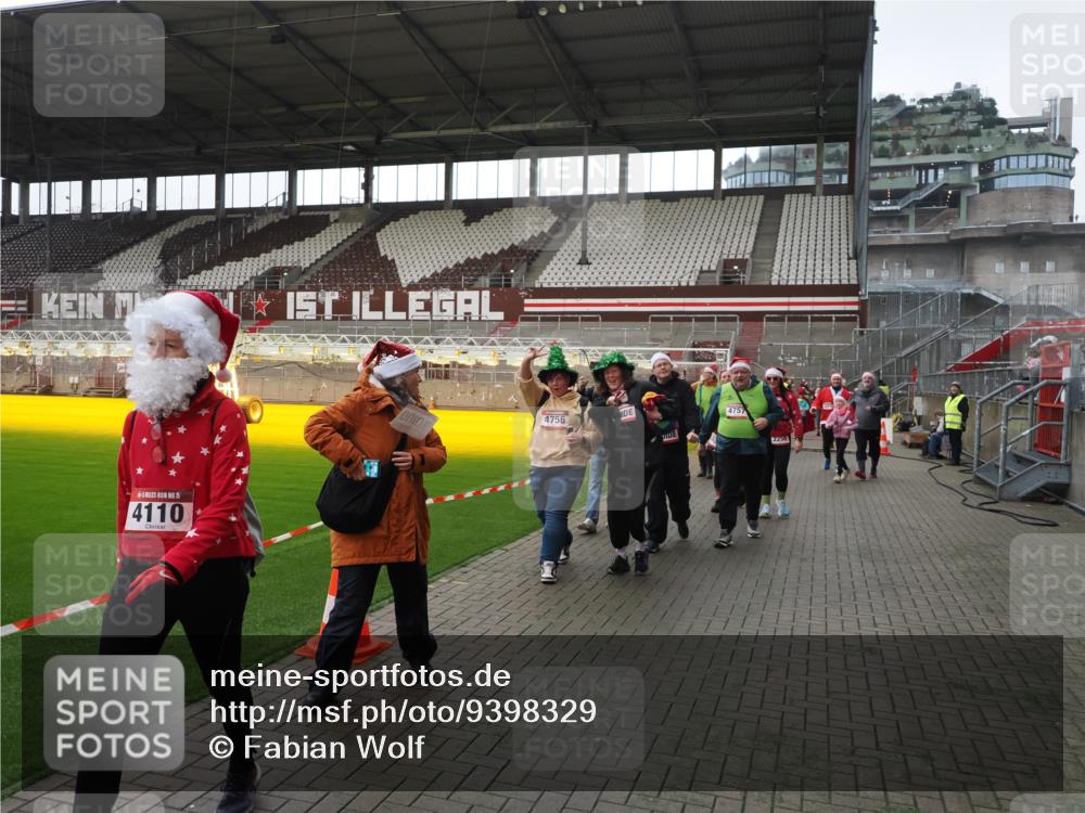 07.12.2025 - St. Pauli X-Mass-Run No. 15 Fabian Wolf http://msf.ph/oto/9398329 07.12.2025 10:50:35 Ziel 1726, 1729, 1730, 2250, 2460, 2582, 2583, 2584, 3287, 3291, 3368, 4075, 4110, 4111, 4756, 4757, 4759 meine-sportfotos.de