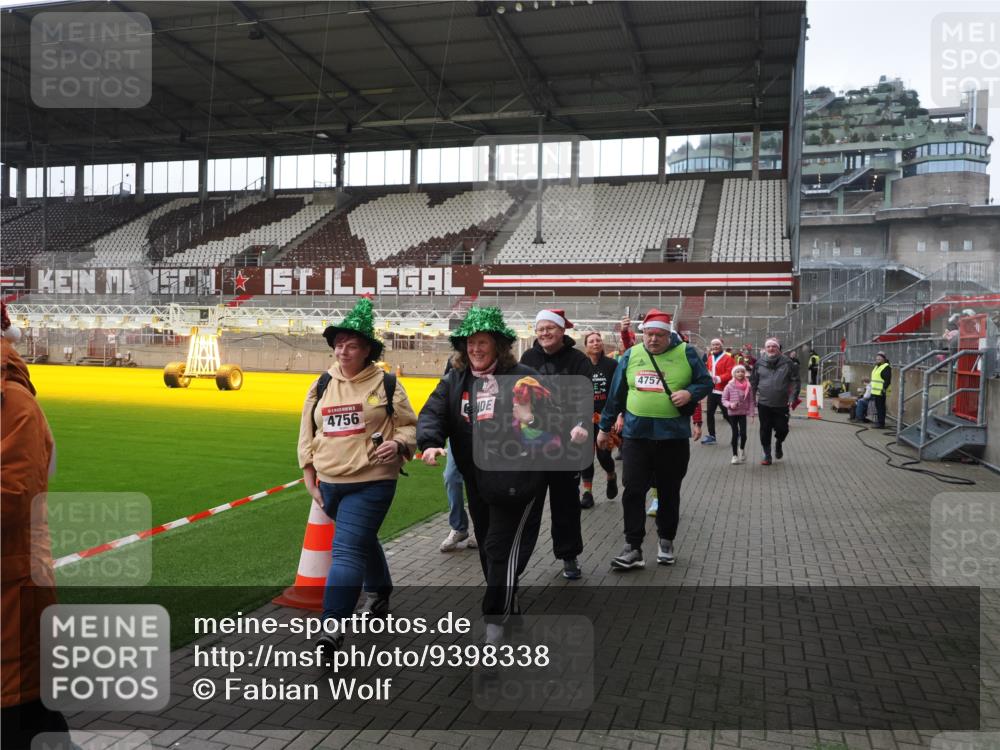 07.12.2025 - St. Pauli X-Mass-Run No. 15 Fabian Wolf http://msf.ph/oto/9398338 07.12.2025 10:50:37 Ziel 1726, 1729, 1730, 2250, 2460, 2582, 2583, 2584, 3287, 3291, 3368, 4075, 4756, 4757, 4759 meine-sportfotos.de