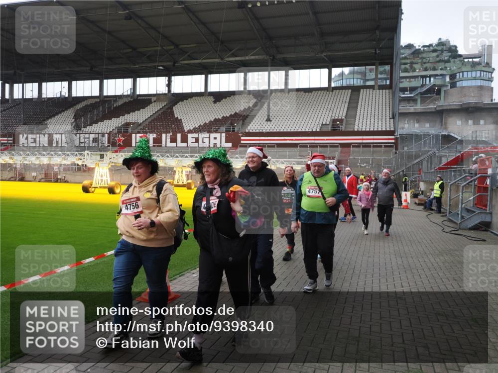 07.12.2025 - St. Pauli X-Mass-Run No. 15 Fabian Wolf http://msf.ph/oto/9398340 07.12.2025 10:50:37 Ziel 1726, 1729, 1730, 2250, 2460, 2582, 2583, 2584, 3287, 3291, 3368, 4075, 4756, 4757, 4759 meine-sportfotos.de
