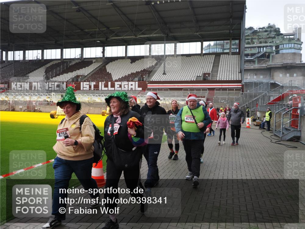 07.12.2025 - St. Pauli X-Mass-Run No. 15 Fabian Wolf http://msf.ph/oto/9398341 07.12.2025 10:50:37 Ziel 1726, 1729, 1730, 2250, 2460, 2582, 2583, 2584, 3287, 3291, 3368, 4075, 4756, 4757, 4759 meine-sportfotos.de