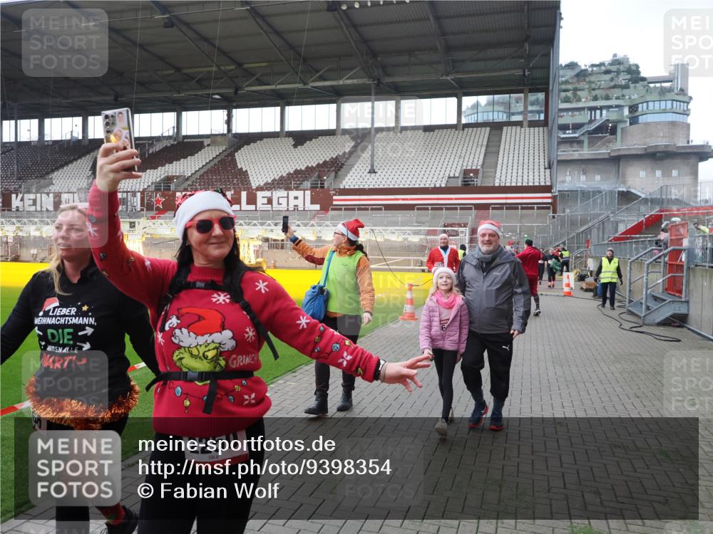 07.12.2025 - St. Pauli X-Mass-Run No. 15 Fabian Wolf http://msf.ph/oto/9398354 07.12.2025 10:50:41 Ziel 564, 1726, 1729, 1730, 2250, 2460, 2583, 2763, 3287, 3291, 3368, 4075, 4537, 4760 meine-sportfotos.de