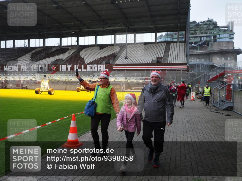 07.12.2025 - St. Pauli X-Mass-Run No. 15 Fabian Wolf http://msf.ph/oto/9398358 07.12.2025 10:50:42 Ziel 564, 1726, 1729, 1730, 2250, 2460, 2763, 3287, 3291, 3368, 4075, 4535, 4537, 4760, 4881 meine-sportfotos.de