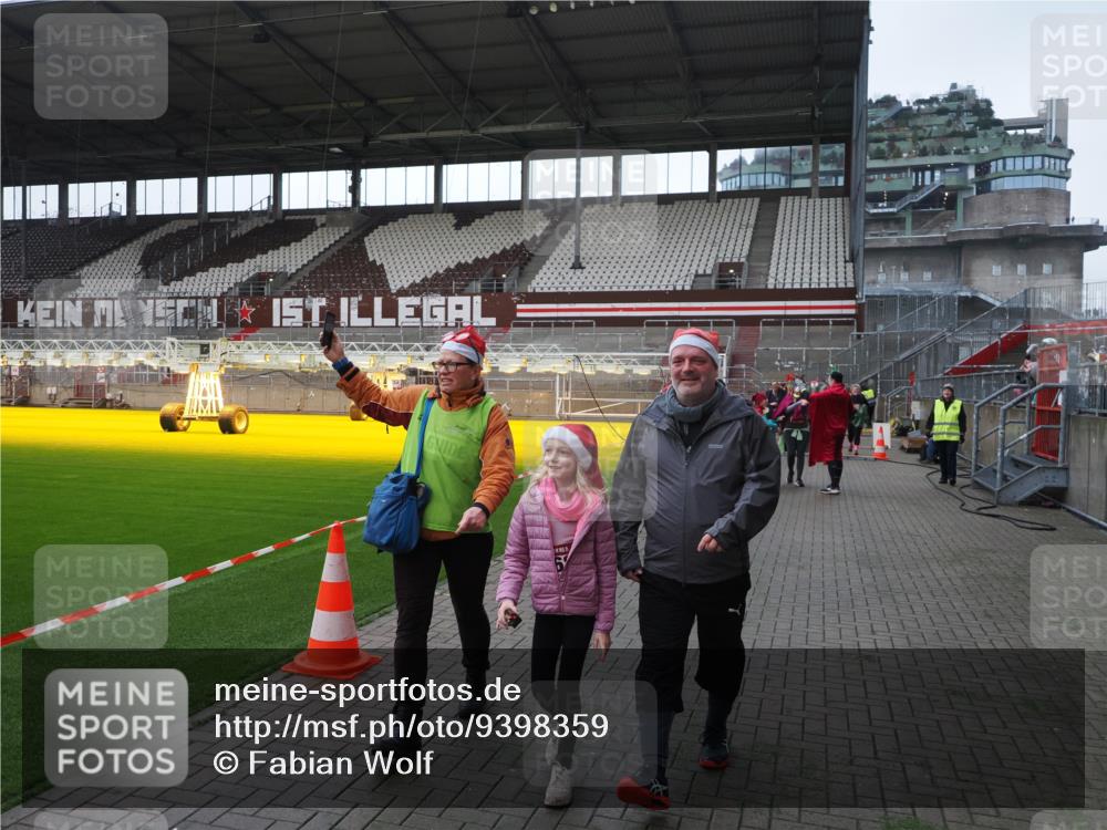 07.12.2025 - St. Pauli X-Mass-Run No. 15 Fabian Wolf http://msf.ph/oto/9398359 07.12.2025 10:50:42 Ziel 564, 1726, 1729, 1730, 2250, 2460, 2763, 3287, 3291, 3368, 4075, 4535, 4537, 4760, 4881 meine-sportfotos.de