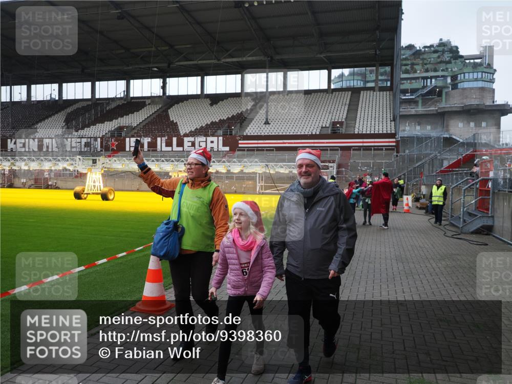 07.12.2025 - St. Pauli X-Mass-Run No. 15 Fabian Wolf http://msf.ph/oto/9398360 07.12.2025 10:50:42 Ziel 564, 1726, 1729, 1730, 2250, 2460, 2763, 3287, 3291, 3368, 4075, 4535, 4537, 4760, 4881 meine-sportfotos.de