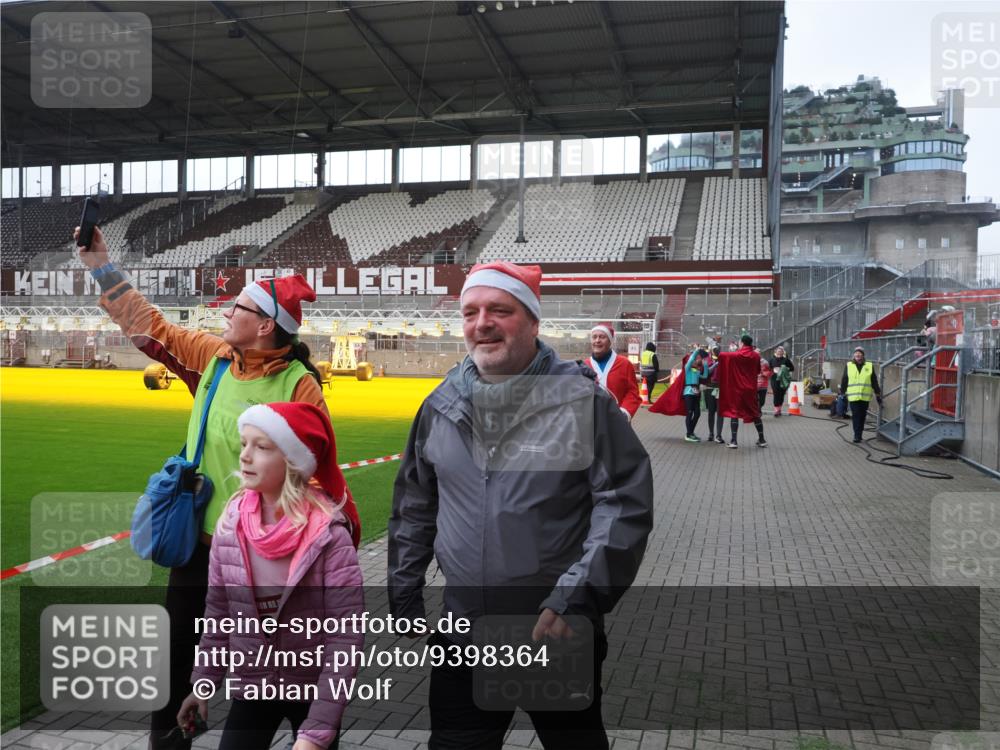 07.12.2025 - St. Pauli X-Mass-Run No. 15 Fabian Wolf http://msf.ph/oto/9398364 07.12.2025 10:50:43 Ziel 564, 1726, 1729, 1730, 2250, 2460, 2763, 3287, 3368, 4535, 4537, 4760, 4881 meine-sportfotos.de