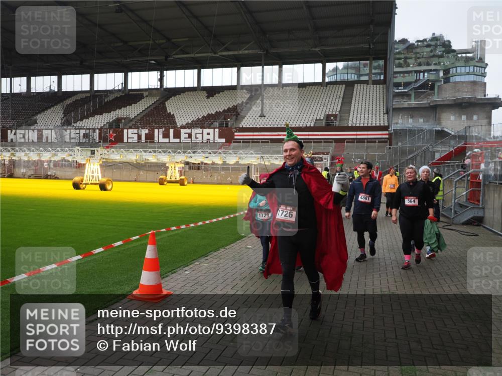 07.12.2025 - St. Pauli X-Mass-Run No. 15 Fabian Wolf http://msf.ph/oto/9398387 07.12.2025 10:50:54 Ziel 249, 381, 564, 769, 1730, 2737, 2738, 2763, 4535, 4537, 4760, 4881 meine-sportfotos.de