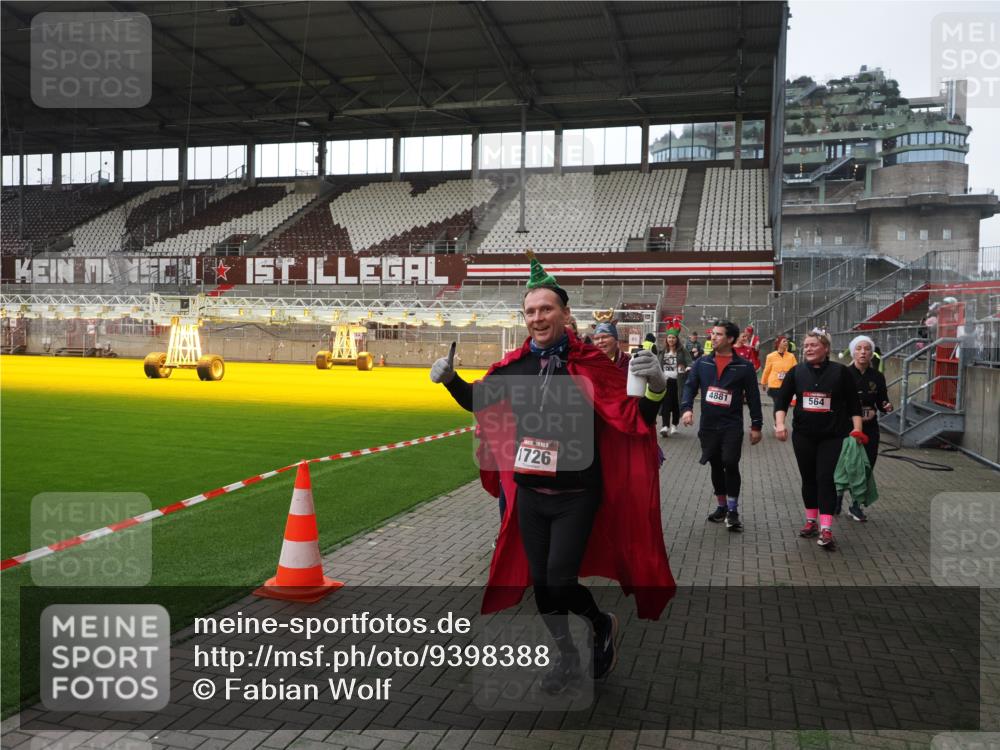 07.12.2025 - St. Pauli X-Mass-Run No. 15 Fabian Wolf http://msf.ph/oto/9398388 07.12.2025 10:50:54 Ziel 249, 381, 564, 769, 1730, 2737, 2738, 2763, 4535, 4537, 4760, 4881 meine-sportfotos.de