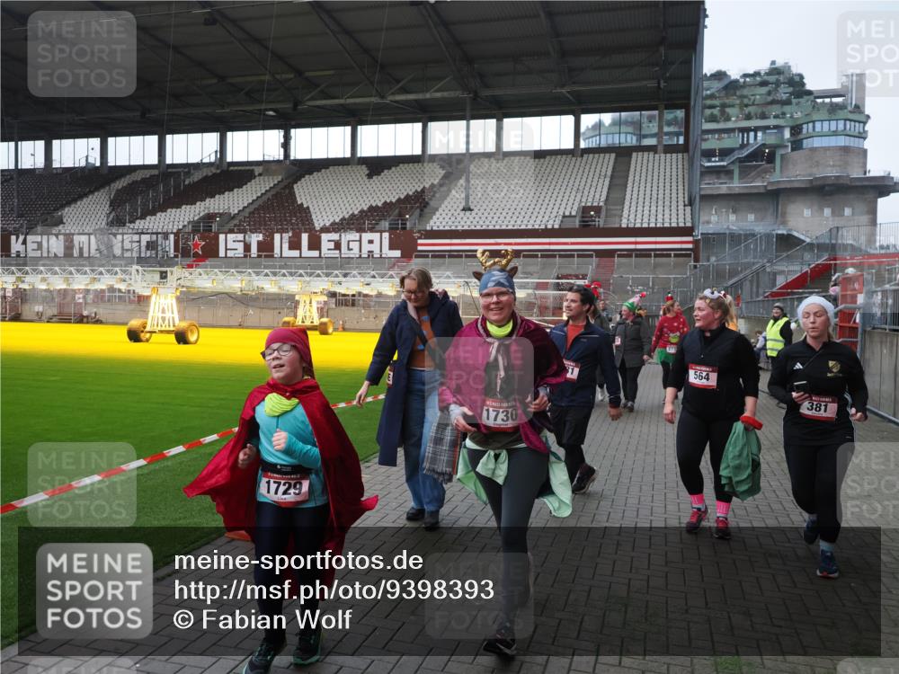 07.12.2025 - St. Pauli X-Mass-Run No. 15 Fabian Wolf http://msf.ph/oto/9398393 07.12.2025 10:50:55 Ziel 249, 381, 564, 769, 1730, 2737, 2738, 2763, 4535, 4537, 4760, 4881 meine-sportfotos.de