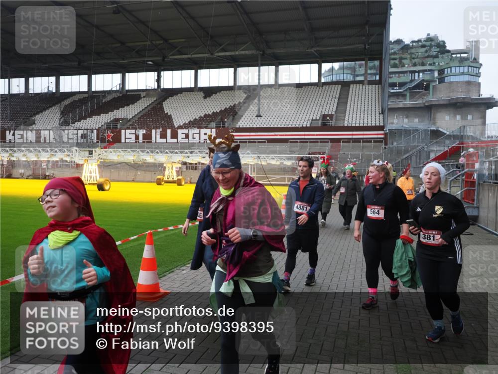 07.12.2025 - St. Pauli X-Mass-Run No. 15 Fabian Wolf http://msf.ph/oto/9398395 07.12.2025 10:50:56 Ziel 249, 381, 564, 769, 1691, 2737, 2738, 2763, 4535, 4537, 4760, 4881 meine-sportfotos.de