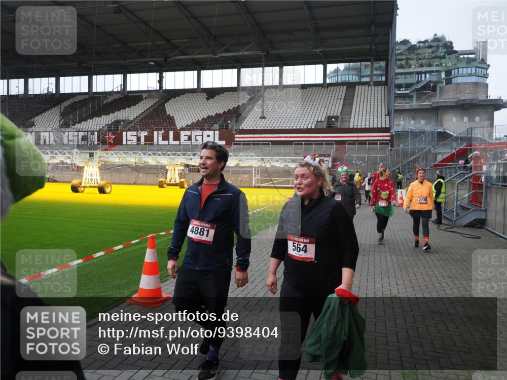 07.12.2025 - St. Pauli X-Mass-Run No. 15 Fabian Wolf http://msf.ph/oto/9398404 07.12.2025 10:50:57 Ziel 249, 381, 564, 769, 1691, 2737, 2738, 2763, 4535, 4537, 4760, 4881 meine-sportfotos.de