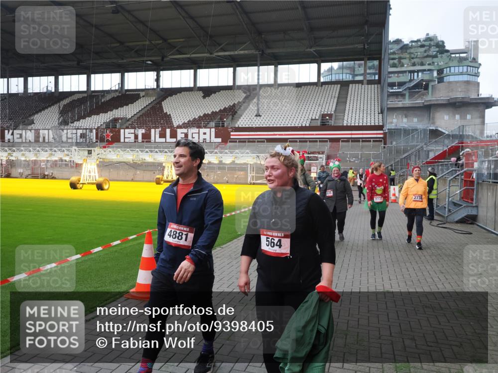 07.12.2025 - St. Pauli X-Mass-Run No. 15 Fabian Wolf http://msf.ph/oto/9398405 07.12.2025 10:50:58 Ziel 249, 381, 564, 769, 1691, 2737, 2738, 2763, 4535, 4537, 4760, 4881 meine-sportfotos.de