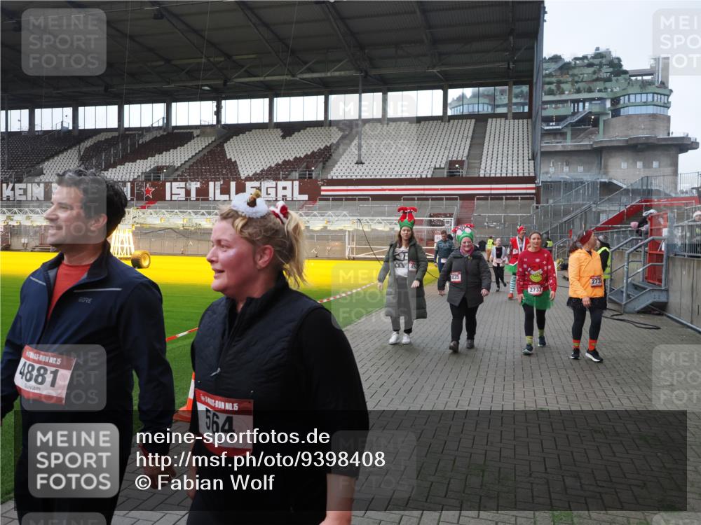 07.12.2025 - St. Pauli X-Mass-Run No. 15 Fabian Wolf http://msf.ph/oto/9398408 07.12.2025 10:50:58 Ziel 249, 381, 564, 769, 1691, 2737, 2738, 2763, 4535, 4537, 4760, 4881 meine-sportfotos.de