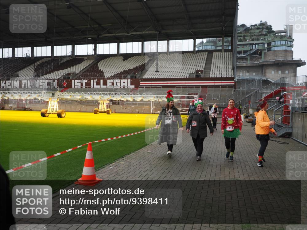 07.12.2025 - St. Pauli X-Mass-Run No. 15 Fabian Wolf http://msf.ph/oto/9398411 07.12.2025 10:50:59 Ziel 249, 381, 564, 769, 1691, 2737, 2738, 2763, 4535, 4537, 4760, 4881 meine-sportfotos.de