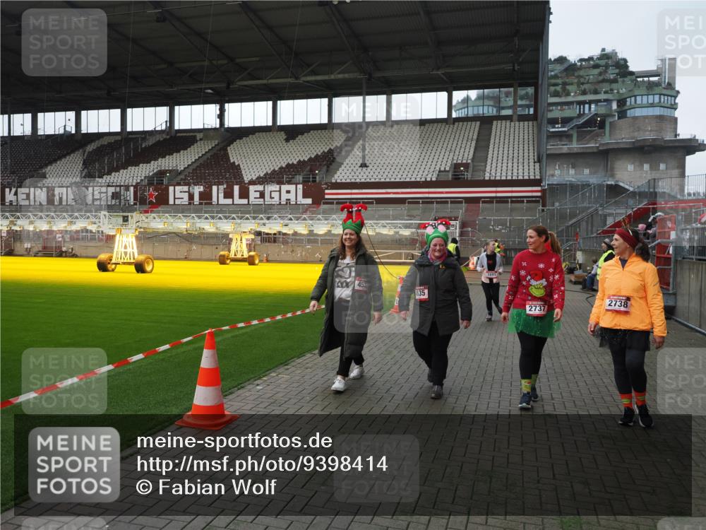 07.12.2025 - St. Pauli X-Mass-Run No. 15 Fabian Wolf http://msf.ph/oto/9398414 07.12.2025 10:51:00 Ziel 249, 381, 564, 769, 1691, 2737, 2738, 2763, 4535, 4537, 4760, 4881 meine-sportfotos.de