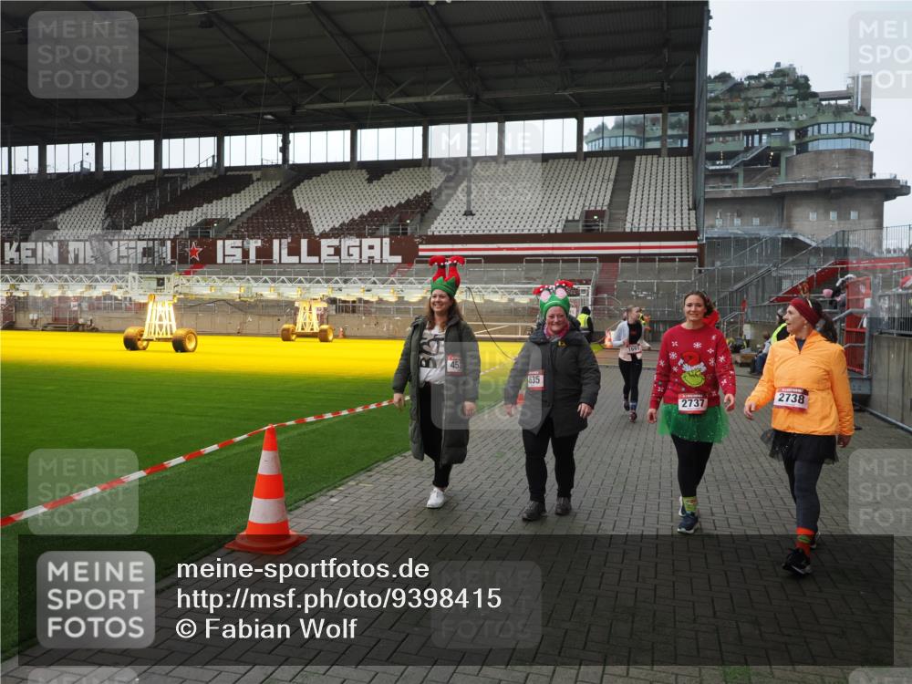 07.12.2025 - St. Pauli X-Mass-Run No. 15 Fabian Wolf http://msf.ph/oto/9398415 07.12.2025 10:51:01 Ziel 249, 381, 564, 769, 1691, 2737, 2738, 4535, 4537, 4881 meine-sportfotos.de