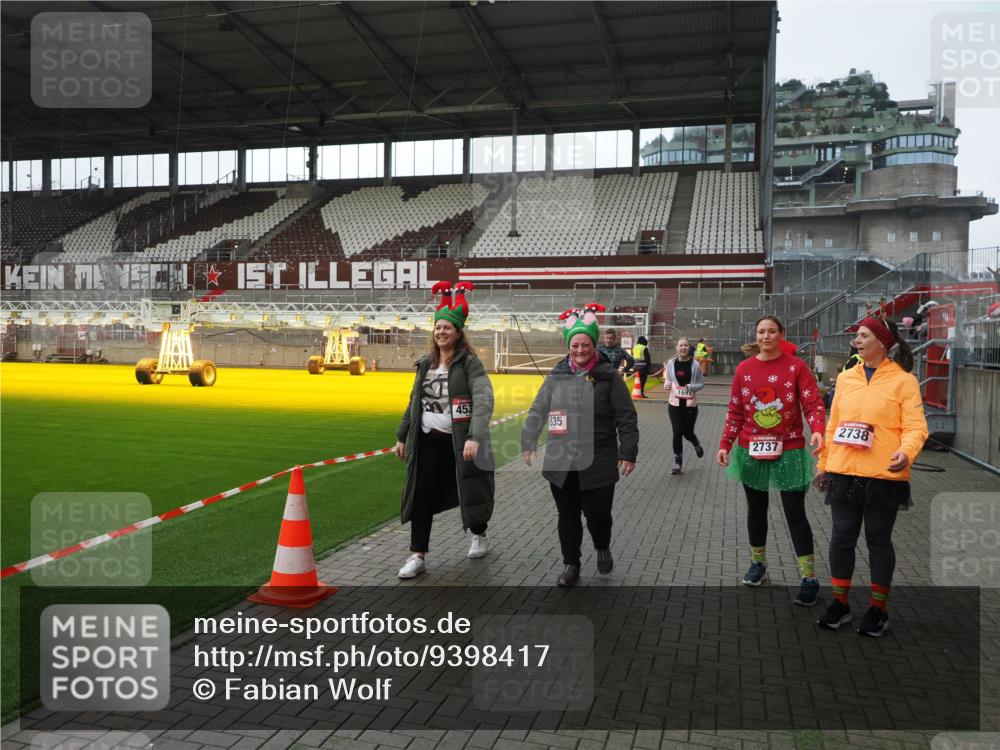 07.12.2025 - St. Pauli X-Mass-Run No. 15 Fabian Wolf http://msf.ph/oto/9398417 07.12.2025 10:51:01 Ziel 249, 381, 564, 769, 1691, 2737, 2738, 4535, 4537, 4881 meine-sportfotos.de
