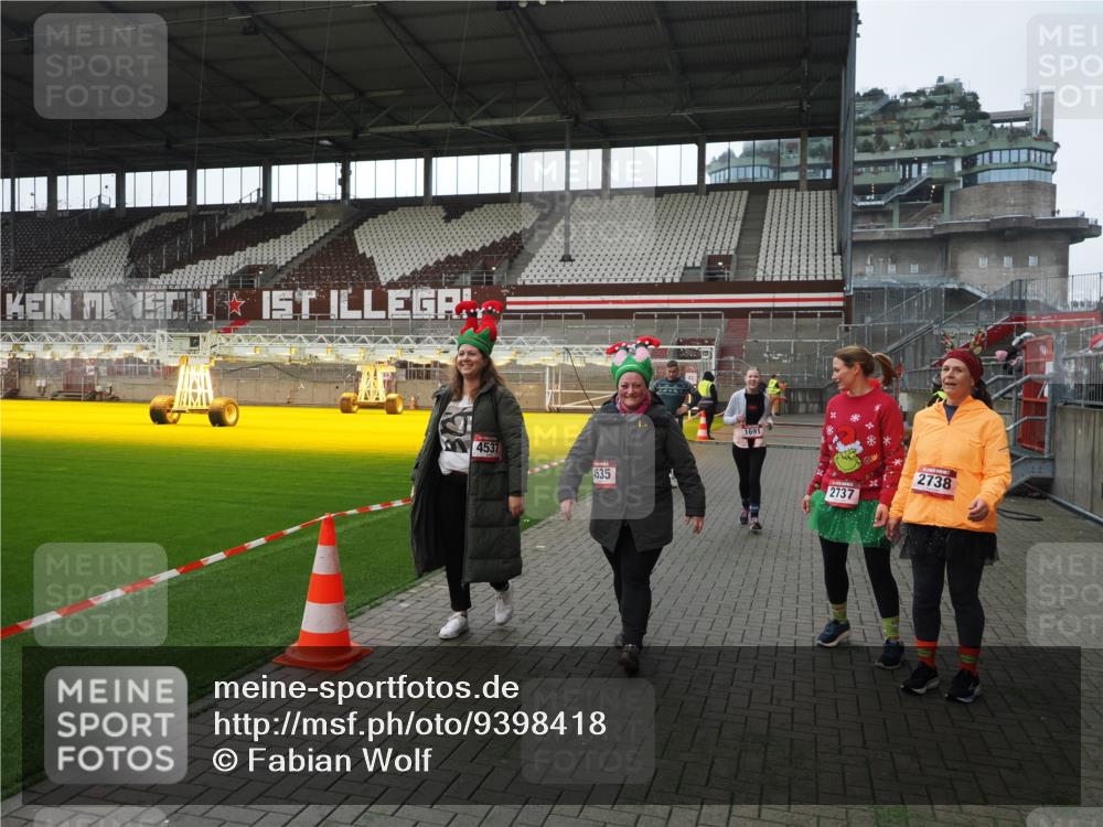 07.12.2025 - St. Pauli X-Mass-Run No. 15 Fabian Wolf http://msf.ph/oto/9398418 07.12.2025 10:51:01 Ziel 249, 381, 564, 769, 1691, 2737, 2738, 4535, 4537, 4881 meine-sportfotos.de