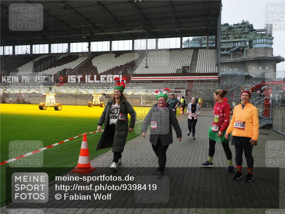 07.12.2025 - St. Pauli X-Mass-Run No. 15 Fabian Wolf http://msf.ph/oto/9398419 07.12.2025 10:51:01 Ziel 249, 381, 564, 769, 1691, 2737, 2738, 4535, 4537, 4881 meine-sportfotos.de