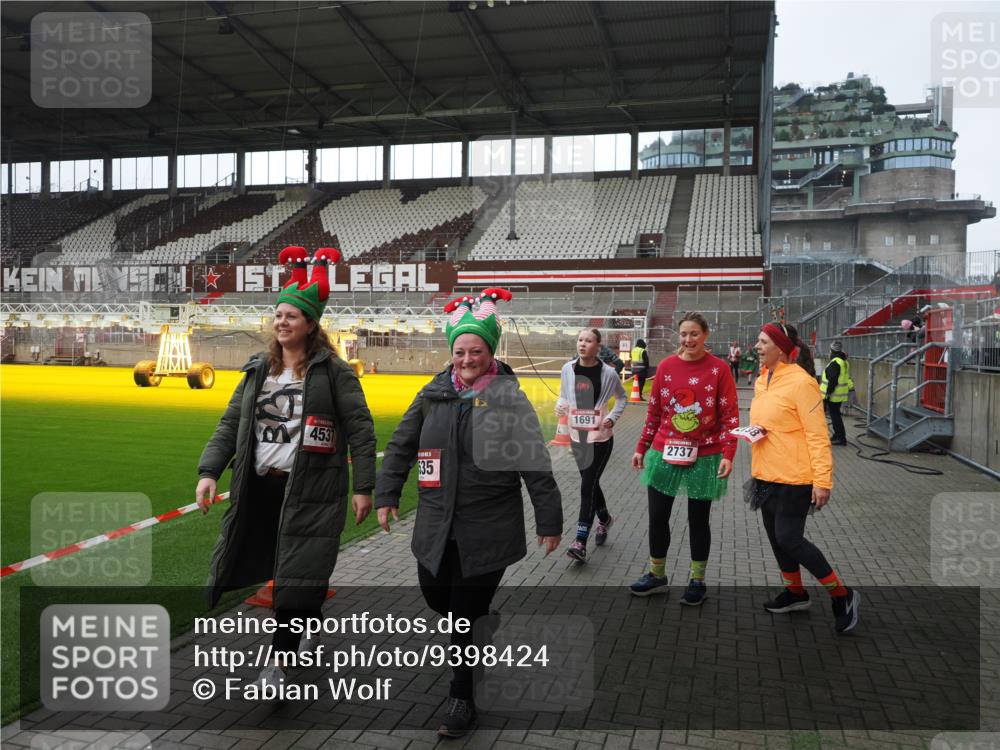 07.12.2025 - St. Pauli X-Mass-Run No. 15 Fabian Wolf http://msf.ph/oto/9398424 07.12.2025 10:51:02 Ziel 249, 381, 769, 1691, 2737, 2738, 4535, 4881 meine-sportfotos.de