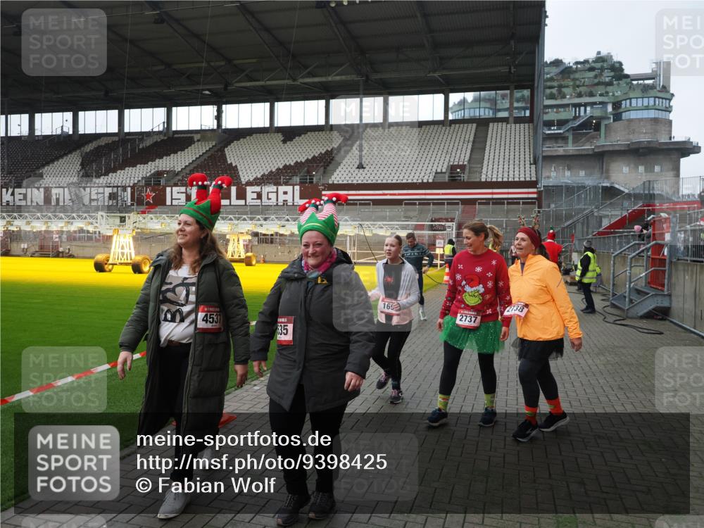 07.12.2025 - St. Pauli X-Mass-Run No. 15 Fabian Wolf http://msf.ph/oto/9398425 07.12.2025 10:51:03 Ziel 249, 381, 769, 1691, 2737, 2738 meine-sportfotos.de