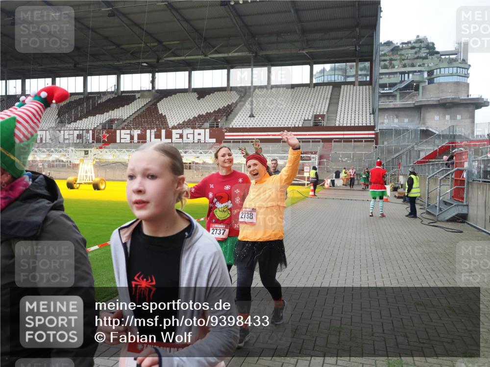 07.12.2025 - St. Pauli X-Mass-Run No. 15 Fabian Wolf http://msf.ph/oto/9398433 07.12.2025 10:51:04 Ziel 249, 381, 769, 1691, 2737, 2738 meine-sportfotos.de