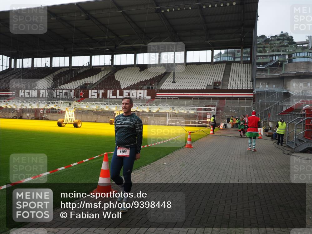 07.12.2025 - St. Pauli X-Mass-Run No. 15 Fabian Wolf http://msf.ph/oto/9398448 07.12.2025 10:51:09 Ziel 249, 769, 1093, 1691, 3199, 3342 meine-sportfotos.de