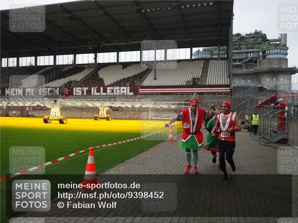 07.12.2025 - St. Pauli X-Mass-Run No. 15 Fabian Wolf http://msf.ph/oto/9398452 07.12.2025 10:51:16 Ziel 1093, 1691, 3199, 3342 meine-sportfotos.de