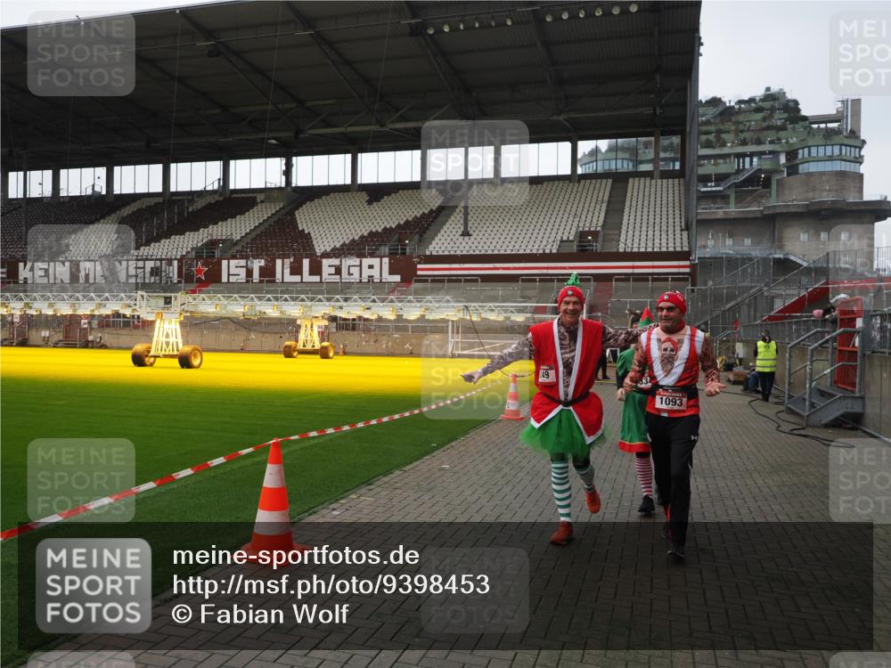 07.12.2025 - St. Pauli X-Mass-Run No. 15 Fabian Wolf http://msf.ph/oto/9398453 07.12.2025 10:51:16 Ziel 1093, 1691, 3199, 3342 meine-sportfotos.de