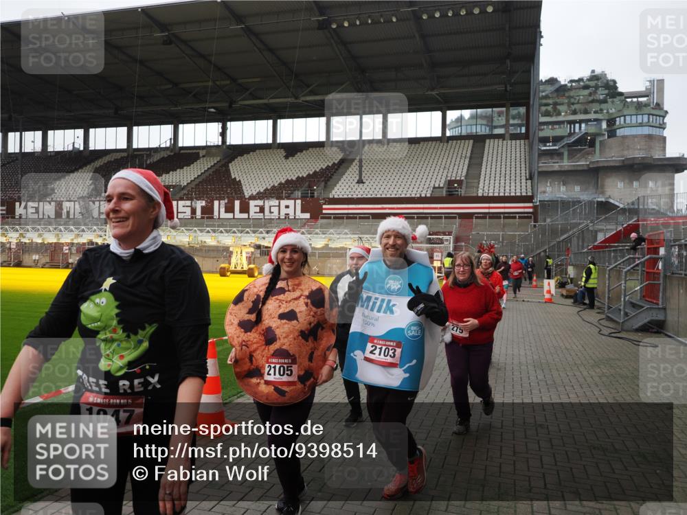 07.12.2025 - St. Pauli X-Mass-Run No. 15 Fabian Wolf http://msf.ph/oto/9398514 07.12.2025 10:51:44 Ziel 275, 328, 1047, 2103, 2105, 2327, 2332, 2553, 2593, 2607, 2642, 2643, 2674, 2959, 3223, 3228, 4862 meine-sportfotos.de