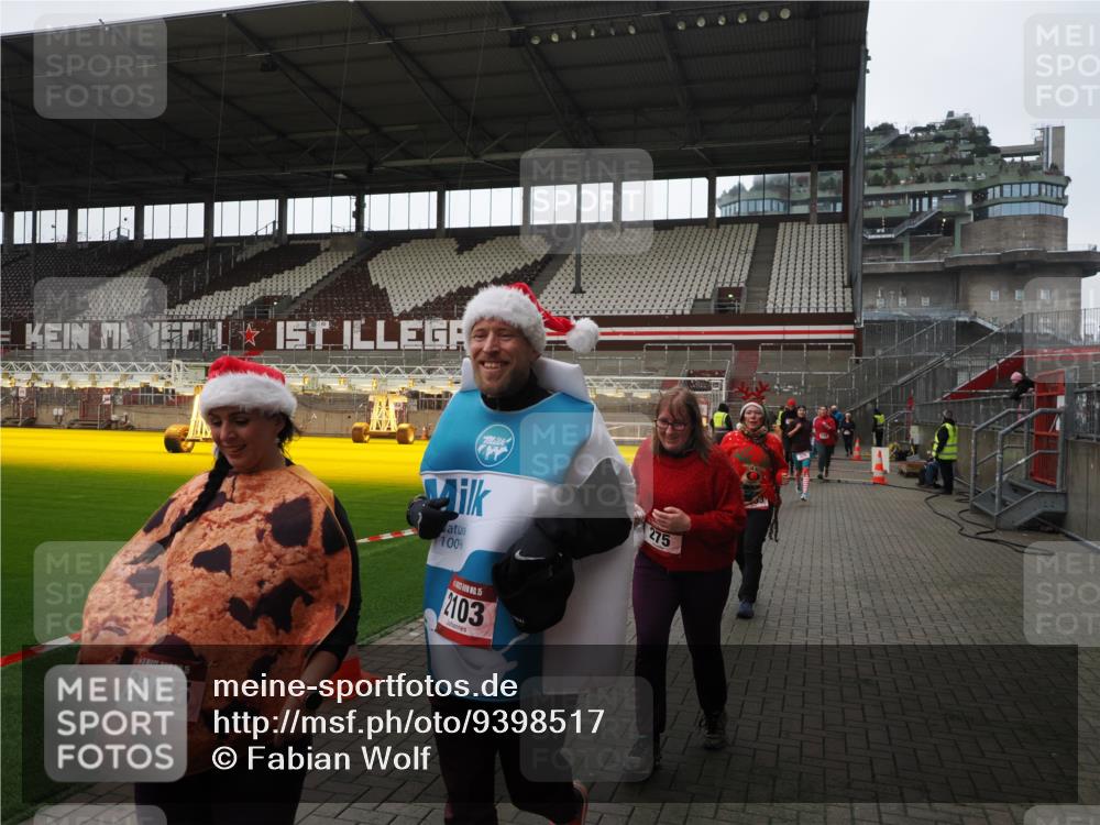 07.12.2025 - St. Pauli X-Mass-Run No. 15 Fabian Wolf http://msf.ph/oto/9398517 07.12.2025 10:51:44 Ziel 275, 328, 1047, 2103, 2105, 2327, 2332, 2553, 2593, 2607, 2642, 2643, 2674, 2959, 3223, 3228, 4862 meine-sportfotos.de