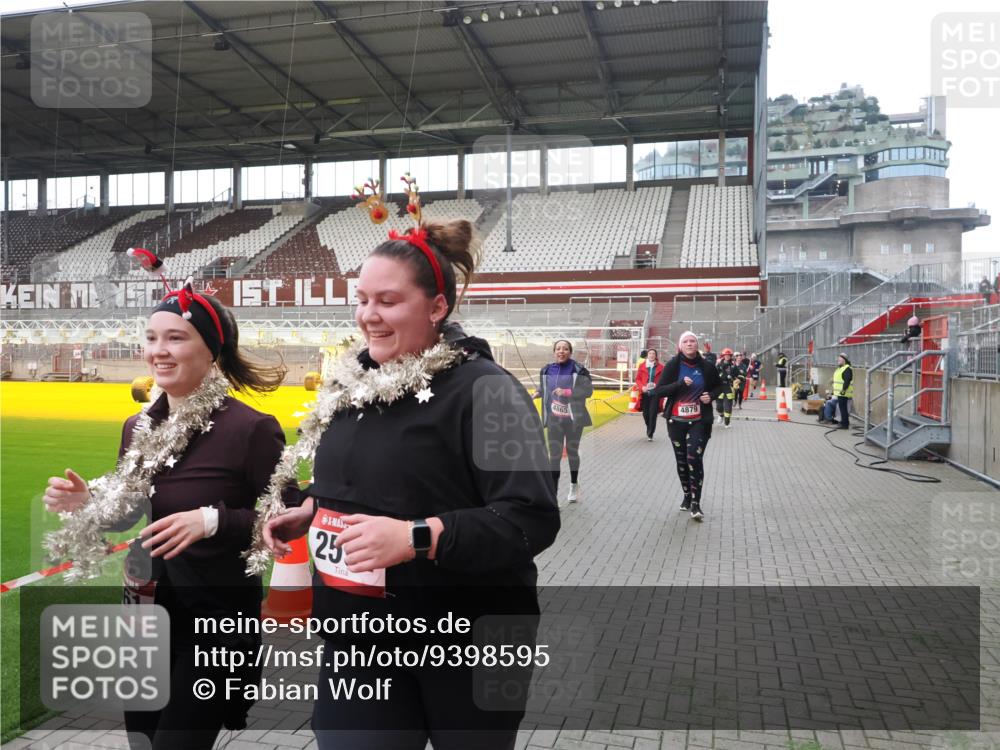 07.12.2025 - St. Pauli X-Mass-Run No. 15 Fabian Wolf http://msf.ph/oto/9398595 07.12.2025 10:52:09 Ziel 27, 2287, 2289, 2592, 2661, 4550, 4864, 4865, 4866, 4879, 4880 meine-sportfotos.de