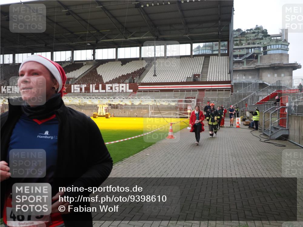 07.12.2025 - St. Pauli X-Mass-Run No. 15 Fabian Wolf http://msf.ph/oto/9398610 07.12.2025 10:52:12 Ziel 27, 499, 506, 654, 931, 1098, 2287, 2289, 2592, 2661, 4550, 4864, 4865, 4866, 4879, 4880 meine-sportfotos.de