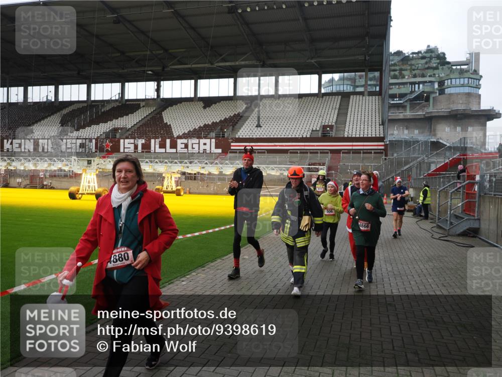 07.12.2025 - St. Pauli X-Mass-Run No. 15 Fabian Wolf http://msf.ph/oto/9398619 07.12.2025 10:52:17 Ziel 27, 499, 506, 654, 931, 1098, 2592, 2661, 4797, 4864, 4865, 4866, 4879, 4880, 4882 meine-sportfotos.de