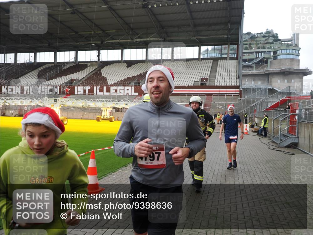 07.12.2025 - St. Pauli X-Mass-Run No. 15 Fabian Wolf http://msf.ph/oto/9398636 07.12.2025 10:52:21 Ziel 27, 499, 506, 654, 931, 1098, 4797, 4864, 4865, 4866, 4880, 4882 meine-sportfotos.de