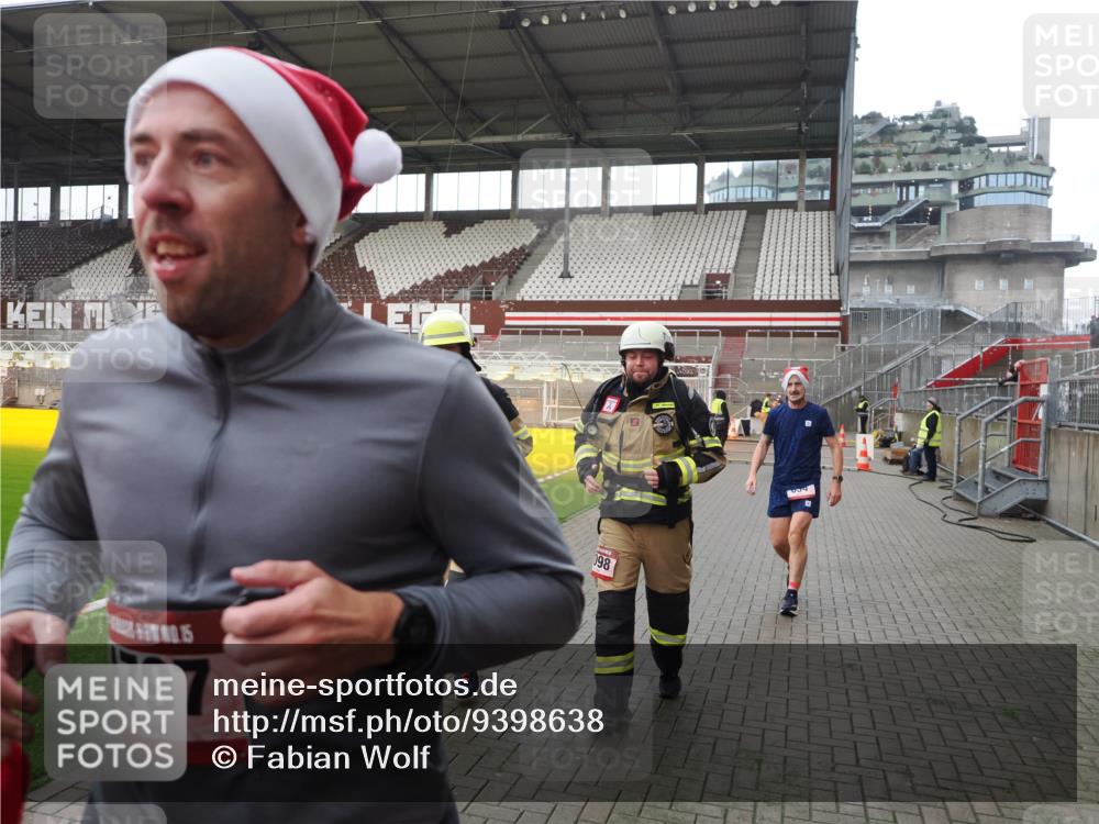 07.12.2025 - St. Pauli X-Mass-Run No. 15 Fabian Wolf http://msf.ph/oto/9398638 07.12.2025 10:52:21 Ziel 27, 499, 506, 654, 931, 1098, 4797, 4864, 4865, 4866, 4880, 4882 meine-sportfotos.de