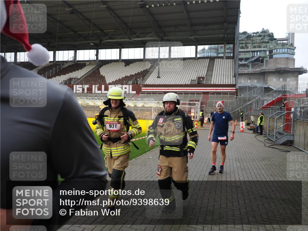 07.12.2025 - St. Pauli X-Mass-Run No. 15 Fabian Wolf http://msf.ph/oto/9398639 07.12.2025 10:52:21 Ziel 27, 499, 506, 654, 931, 1098, 4797, 4864, 4865, 4866, 4880, 4882 meine-sportfotos.de