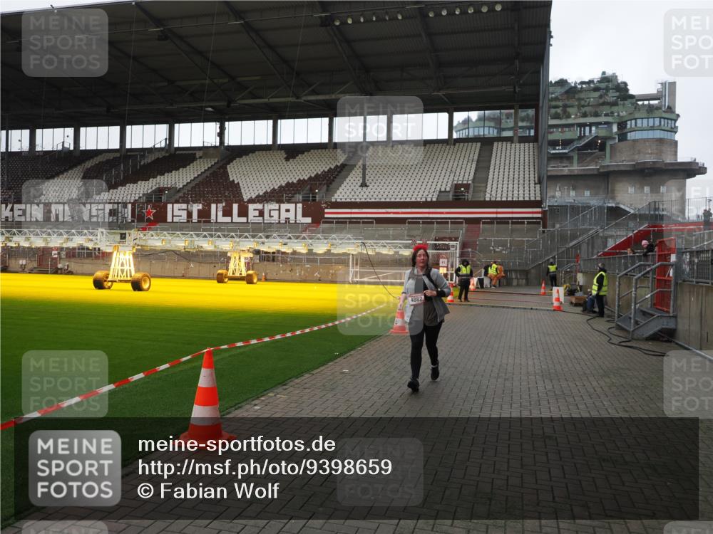 07.12.2025 - St. Pauli X-Mass-Run No. 15 Fabian Wolf http://msf.ph/oto/9398659 07.12.2025 10:52:27 Ziel 499, 506, 654, 931, 1098, 4797, 4864, 4866, 4882 meine-sportfotos.de
