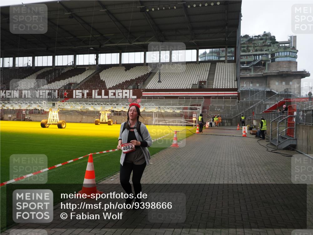07.12.2025 - St. Pauli X-Mass-Run No. 15 Fabian Wolf http://msf.ph/oto/9398666 07.12.2025 10:52:28 Ziel 499, 506, 654, 931, 1098, 4797, 4864, 4866, 4882 meine-sportfotos.de