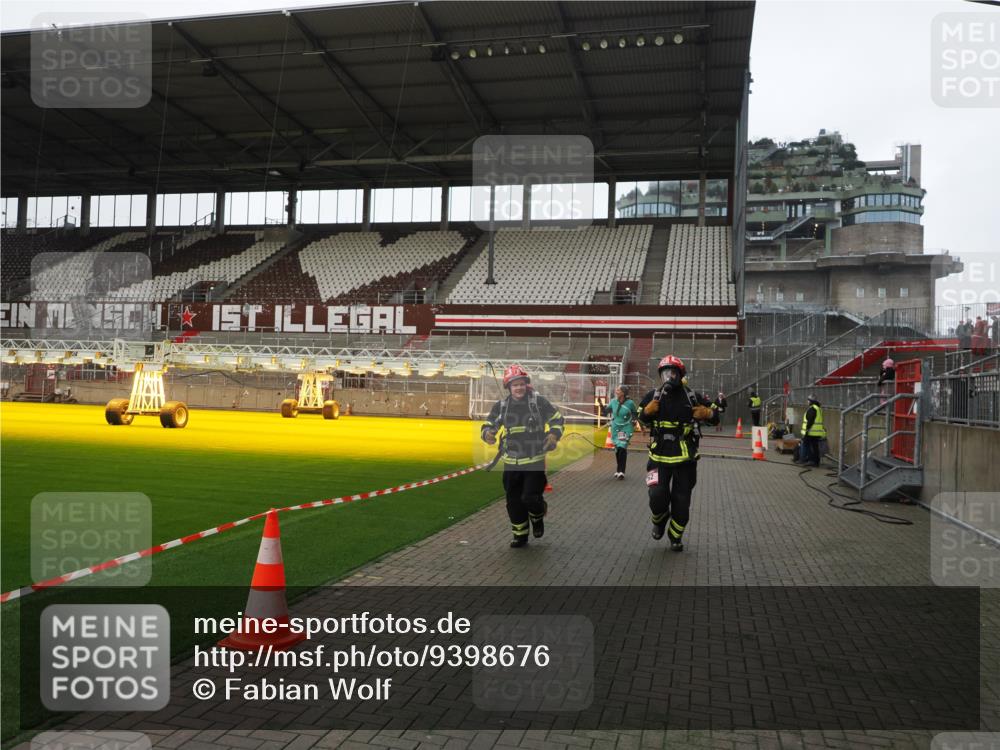07.12.2025 - St. Pauli X-Mass-Run No. 15 Fabian Wolf http://msf.ph/oto/9398676 07.12.2025 10:52:49 Ziel 176, 262, 1305, 4859 meine-sportfotos.de