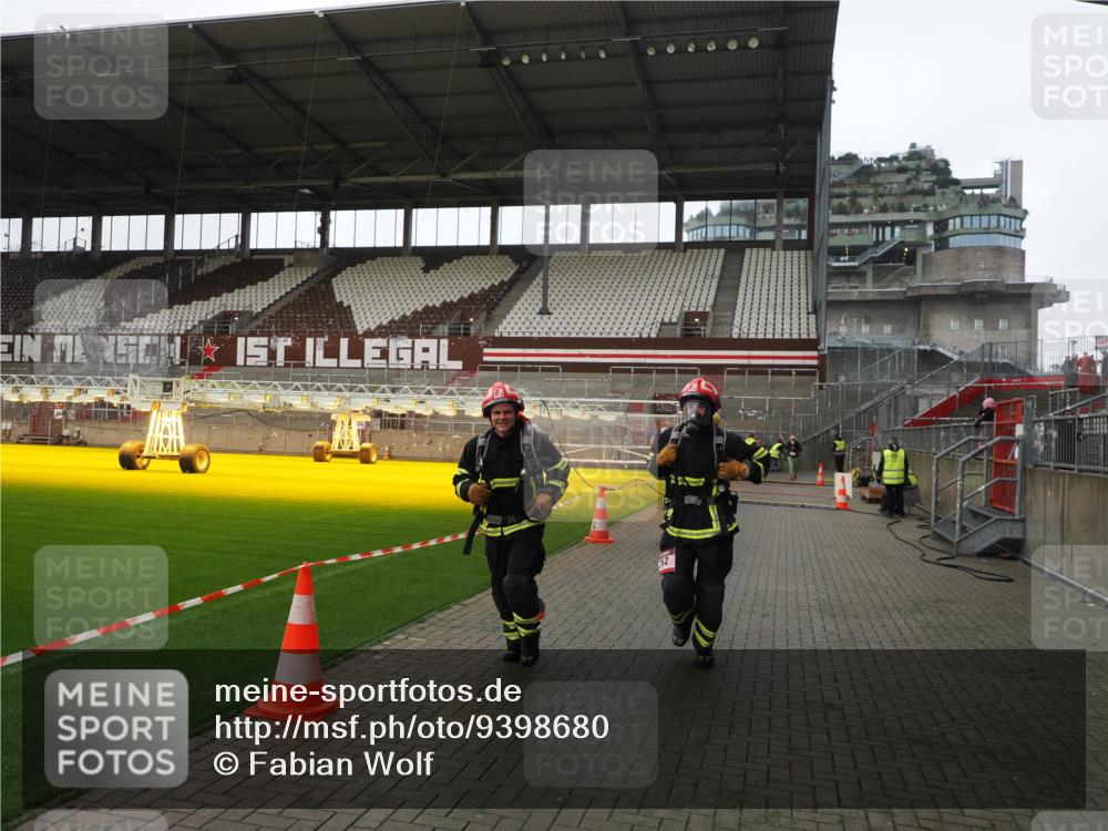07.12.2025 - St. Pauli X-Mass-Run No. 15 Fabian Wolf http://msf.ph/oto/9398680 07.12.2025 10:52:49 Ziel 176, 262, 1305, 4859 meine-sportfotos.de