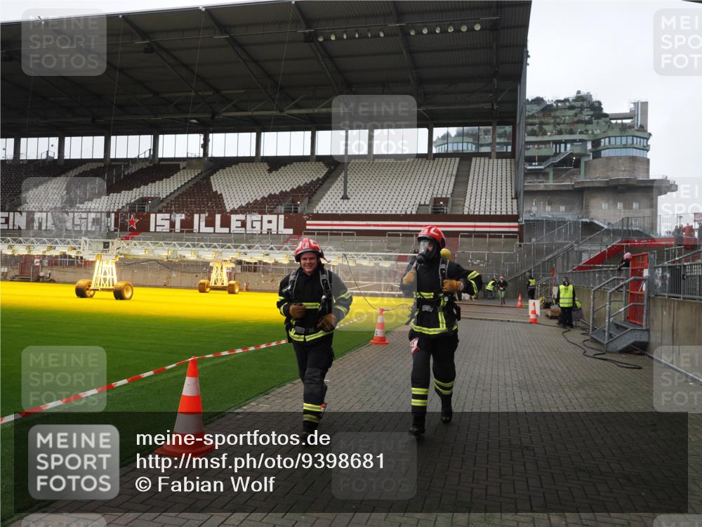 07.12.2025 - St. Pauli X-Mass-Run No. 15 Fabian Wolf http://msf.ph/oto/9398681 07.12.2025 10:52:50 Ziel 176, 262, 1305, 4859 meine-sportfotos.de