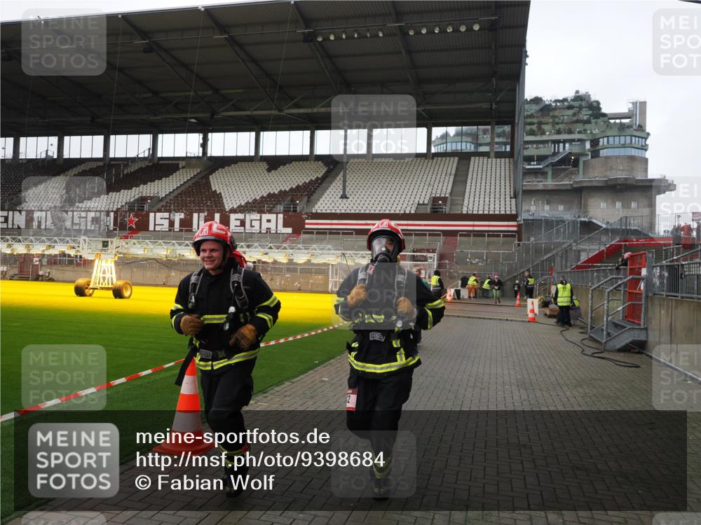 07.12.2025 - St. Pauli X-Mass-Run No. 15 Fabian Wolf http://msf.ph/oto/9398684 07.12.2025 10:52:50 Ziel 176, 262, 1305, 4859 meine-sportfotos.de