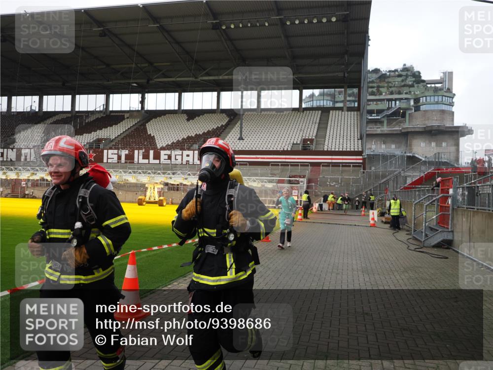 07.12.2025 - St. Pauli X-Mass-Run No. 15 Fabian Wolf http://msf.ph/oto/9398686 07.12.2025 10:52:51 Ziel 176, 262, 1305, 4859 meine-sportfotos.de