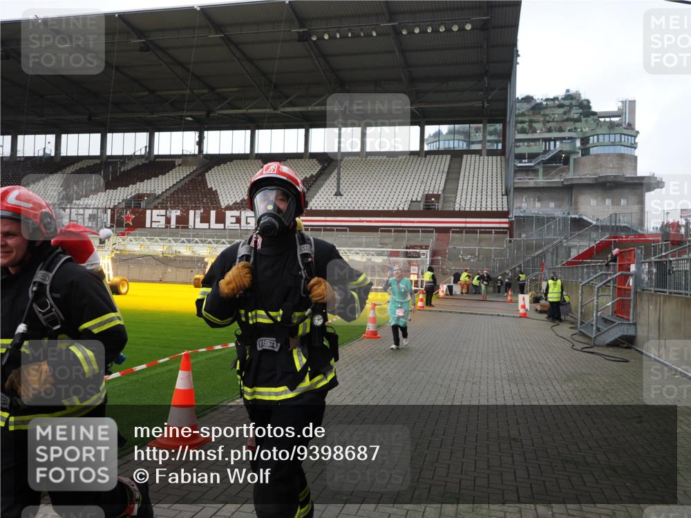 07.12.2025 - St. Pauli X-Mass-Run No. 15 Fabian Wolf http://msf.ph/oto/9398687 07.12.2025 10:52:51 Ziel 176, 262, 1305, 4859 meine-sportfotos.de