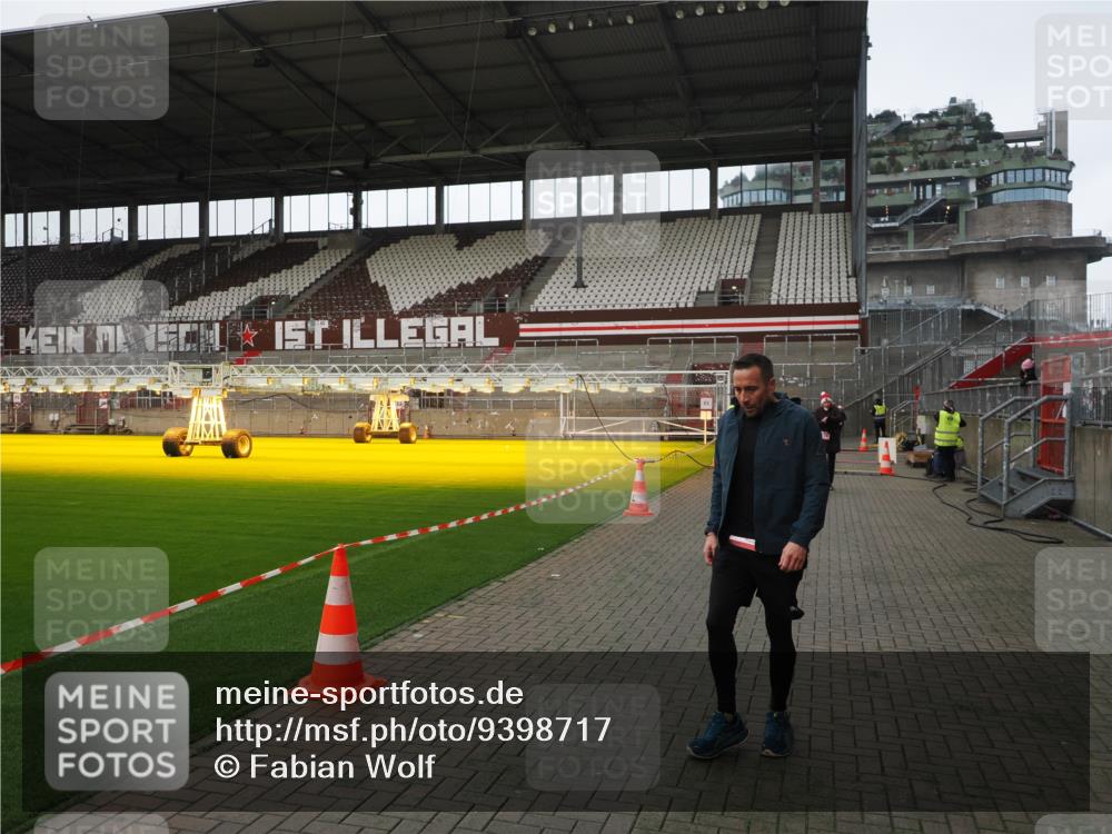 07.12.2025 - St. Pauli X-Mass-Run No. 15 Fabian Wolf http://msf.ph/oto/9398717 07.12.2025 10:53:16 Ziel 500, 504, 507, 510, 1684, 3128 meine-sportfotos.de