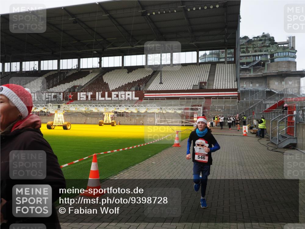 07.12.2025 - St. Pauli X-Mass-Run No. 15 Fabian Wolf http://msf.ph/oto/9398728 07.12.2025 10:53:24 Ziel 546, 3128 meine-sportfotos.de