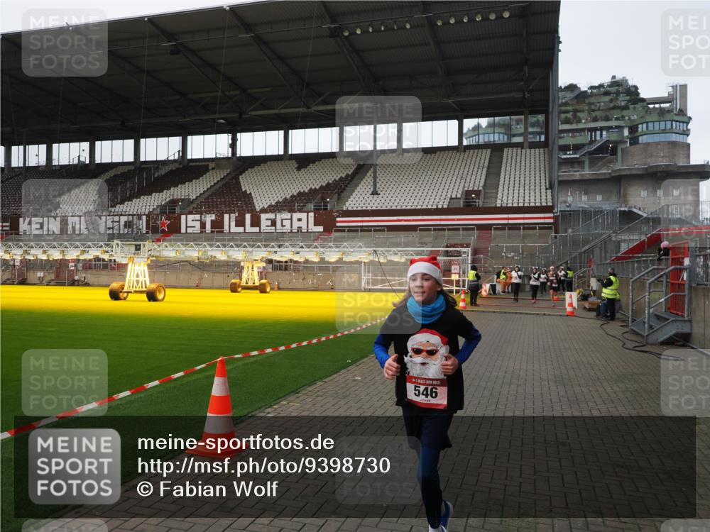 07.12.2025 - St. Pauli X-Mass-Run No. 15 Fabian Wolf http://msf.ph/oto/9398730 07.12.2025 10:53:25 Ziel 106, 546, 1680, 1683, 3128 meine-sportfotos.de