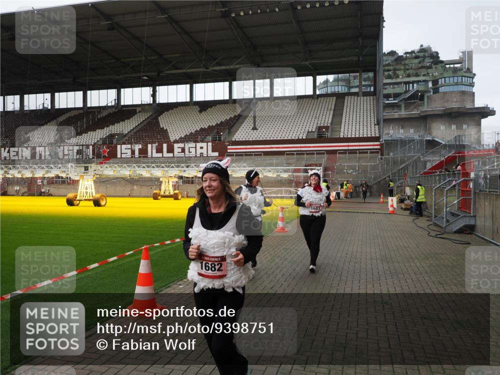 07.12.2025 - St. Pauli X-Mass-Run No. 15 Fabian Wolf http://msf.ph/oto/9398751 07.12.2025 10:53:39 Ziel 106, 1679, 1680, 1681, 1682, 1683 meine-sportfotos.de