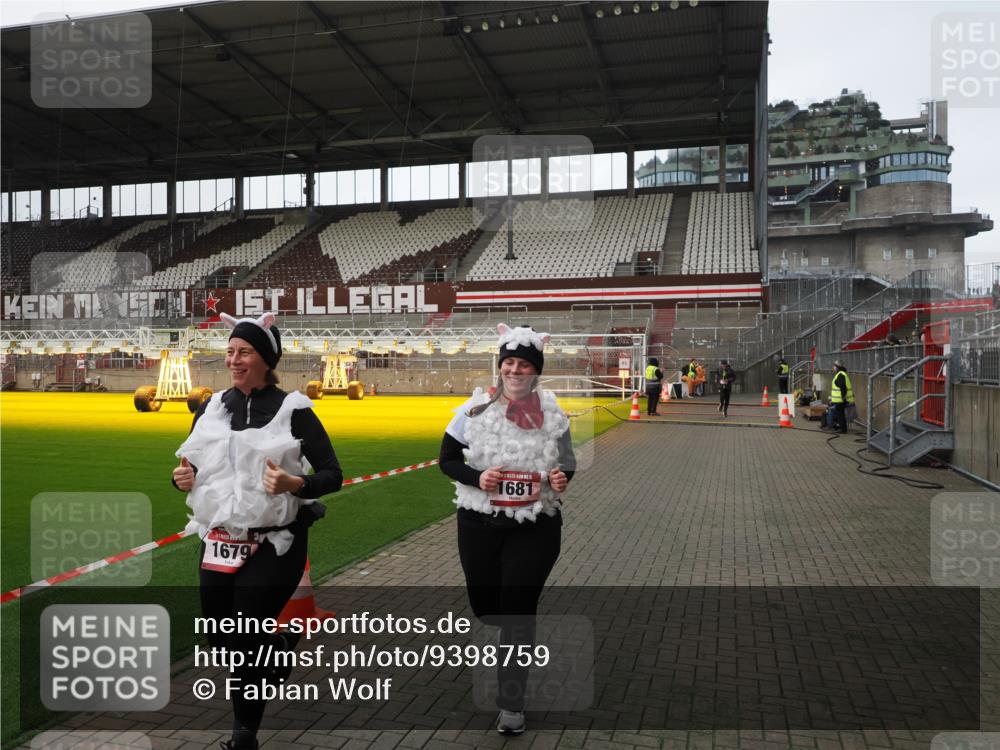 07.12.2025 - St. Pauli X-Mass-Run No. 15 Fabian Wolf http://msf.ph/oto/9398759 07.12.2025 10:53:40 Ziel 106, 1478, 1679, 1680, 1681, 1682, 1683 meine-sportfotos.de